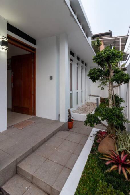 Spacious, White-Villa Belgareti @Kiara Condong Bandung Exterior foto