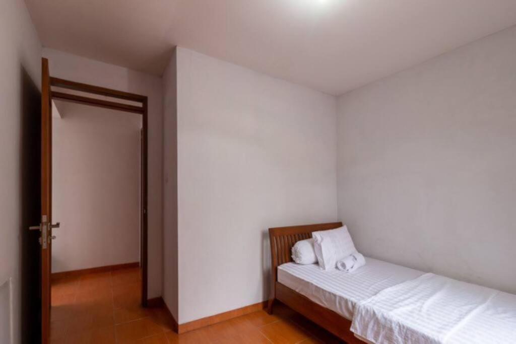 Spacious, White-Villa Belgareti @Kiara Condong Bandung Exterior foto