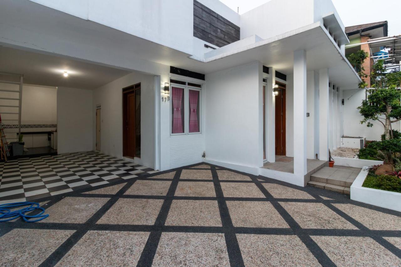 Spacious, White-Villa Belgareti @Kiara Condong Bandung Exterior foto